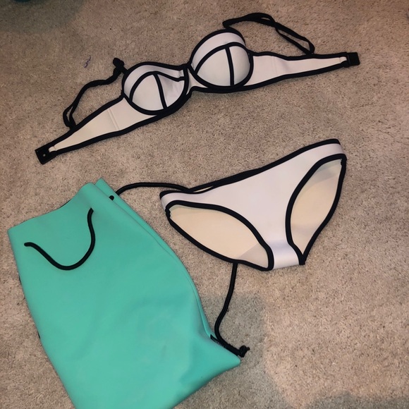 Triangle swimsuit - Picture 1 of 4